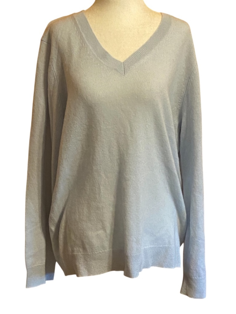 Cashmere Hudson’s Bay V-Neck baby blue long sleeve sweater. Sz XL